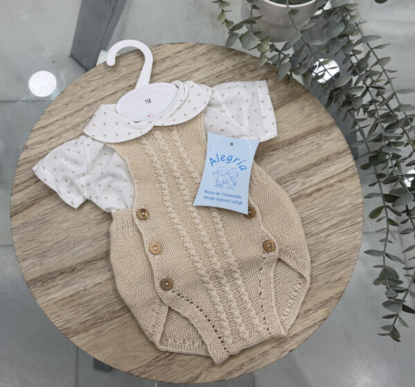 Peto hilo con camisa camel