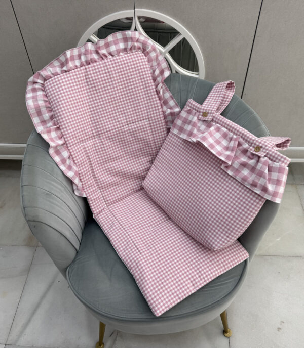 Colchoneta silla universal con talega volante vichi pequeño   Mezcla maquillaje