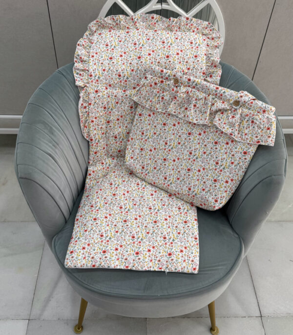 Colchoneta silla universal con talega flores volantito