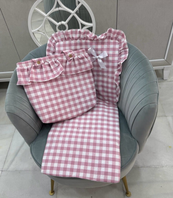 Colchoneta silla universal con talega con volante vichi maquillaje