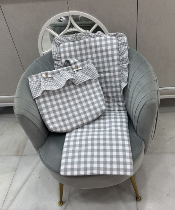 Colchoneta silla universa  con talega volante vichi mediano gris