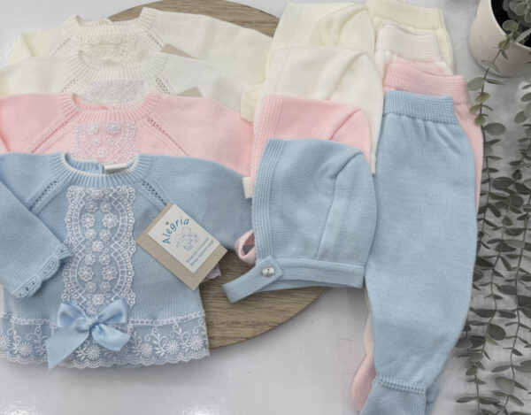 Conjunto lana tras piezas encaje