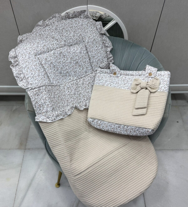 conjunto saco más talega modelo flor wafle camel