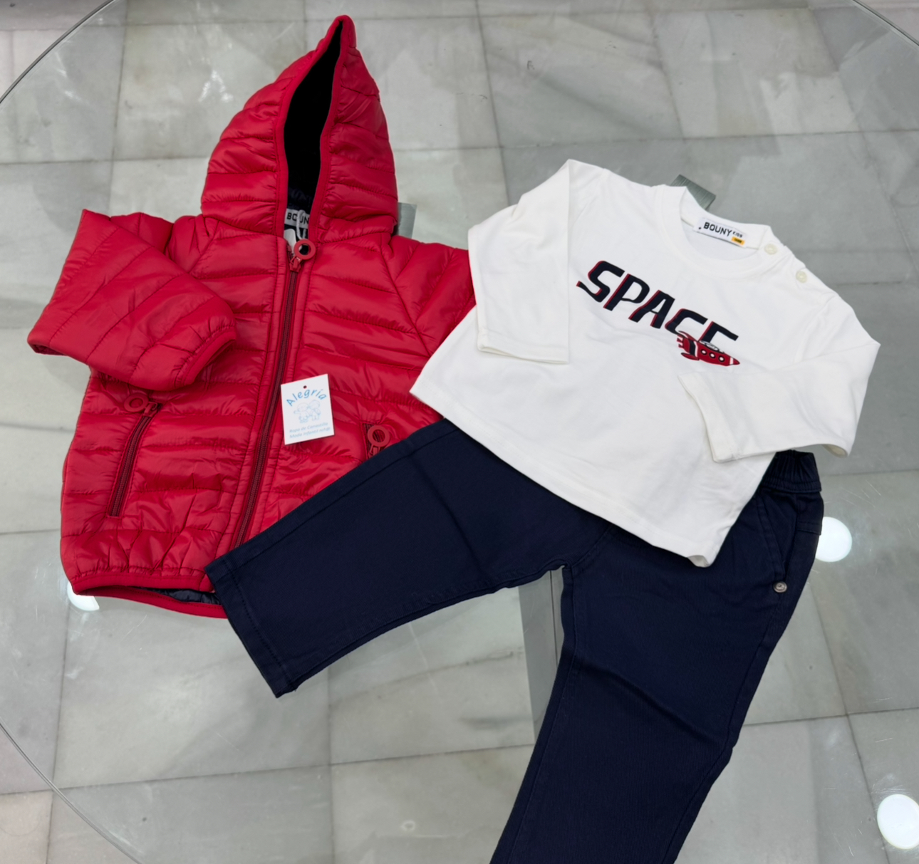 Conjunto pantalón largo con camiseta y chaquetón