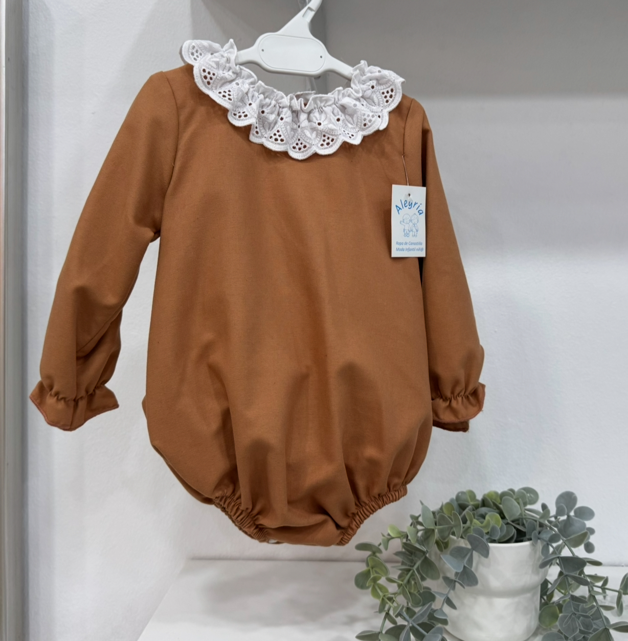 Pelele modelo elegante cazuela