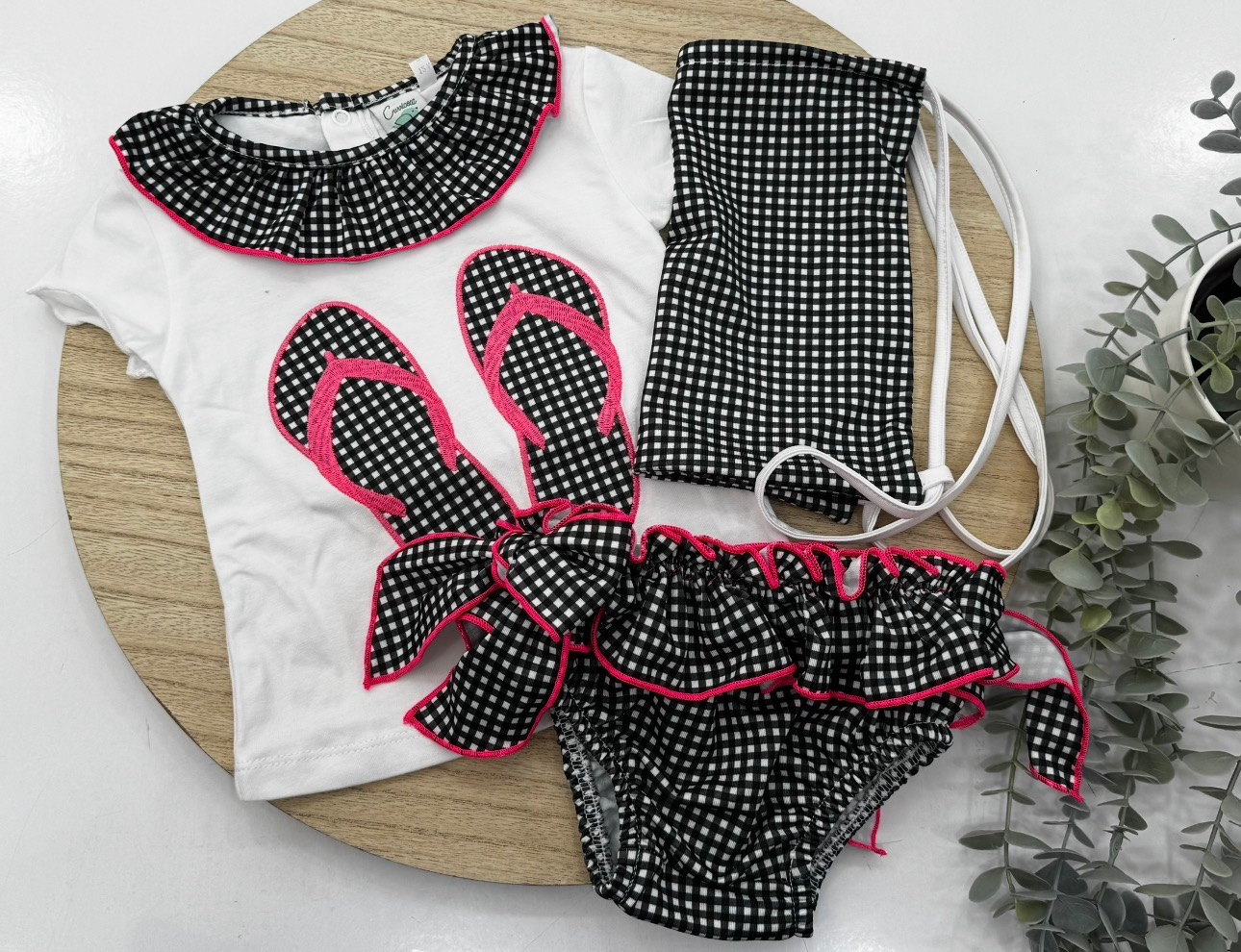 Conjunto baño Vichi modelo zapatillas niña con talega