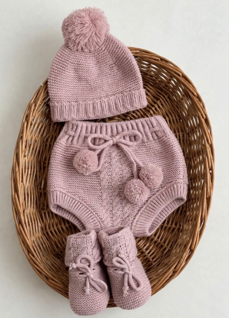 Conjunto braguita, Patucos y gorro maquillaje