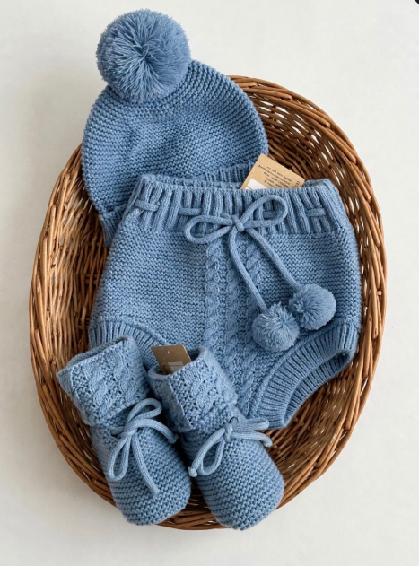 Conjunto braguita, Patucos y gorro azafata
